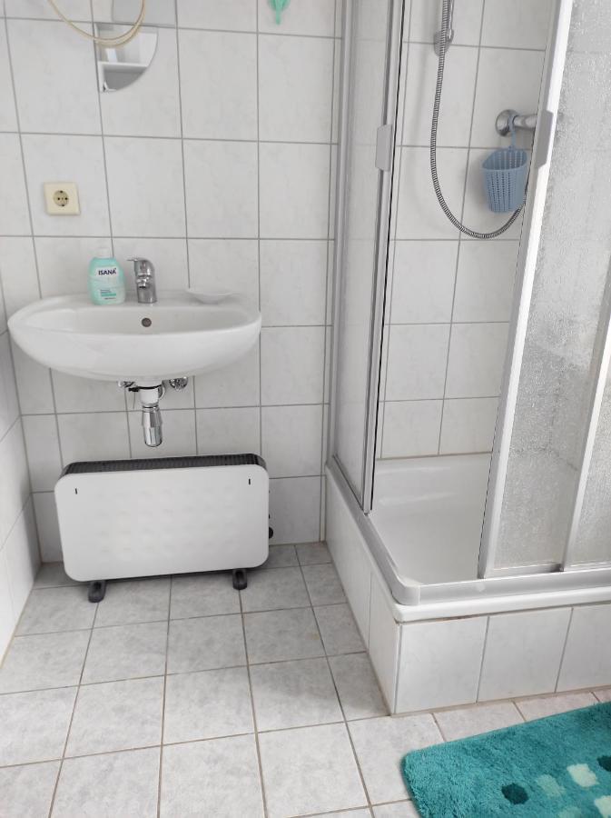 Schöne gemütliche Ferienwohnung am Saaleradweg Grosseutersdorf Exterior foto
